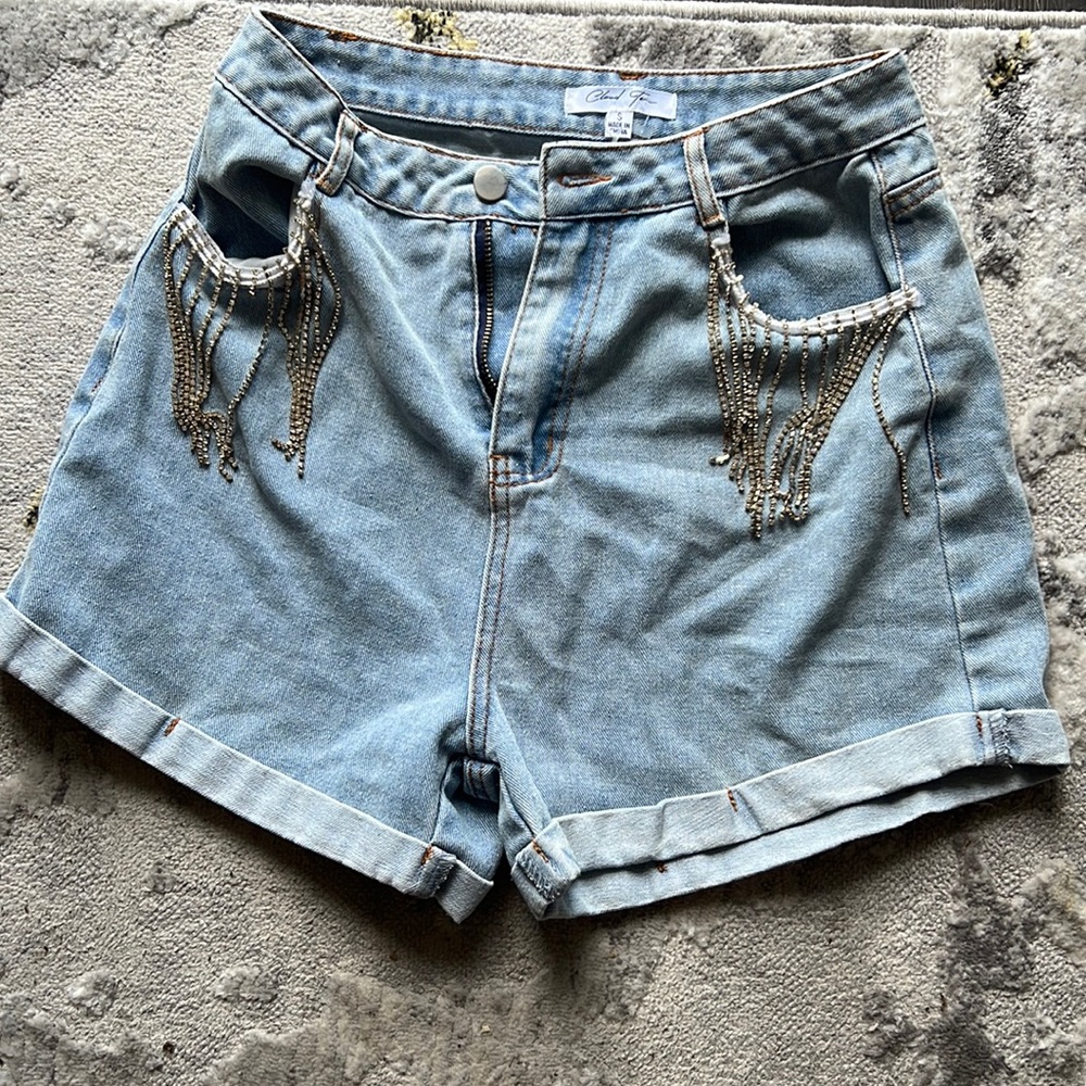 Shorts small with icing design on pockets